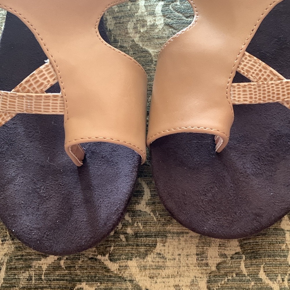 NEW-LENA LUISA BEIGE WEDGE SANDAL SZ 8 - Picture 2 of 8